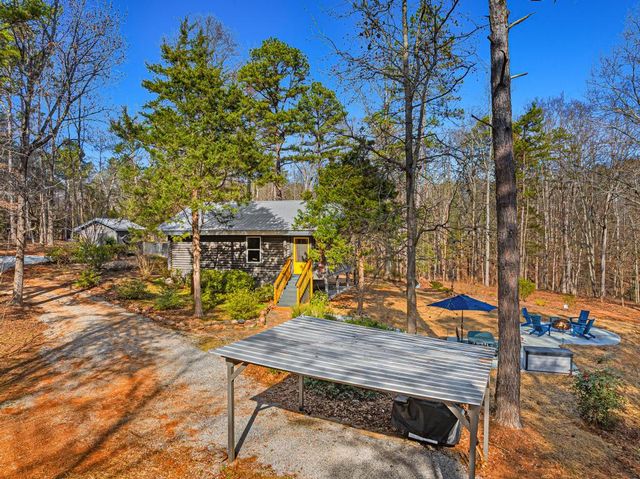 201 Lake Grove Lane, Townville, SC 29689