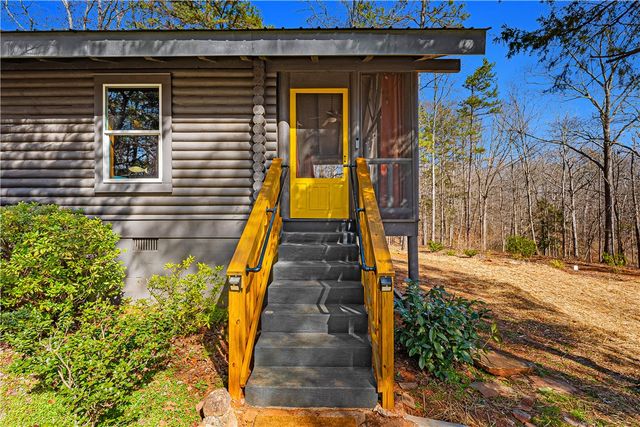 201 Lake Grove Lane, Townville, SC 29689