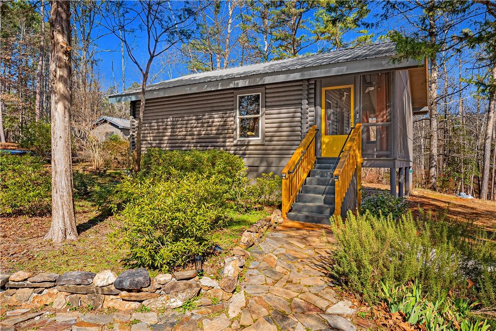 201 Lake Grove Lane, Townville, SC 29689