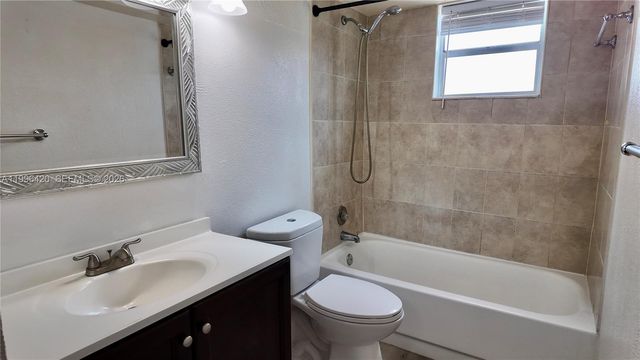 403 NW 68th Ave 517, Plantation, FL 33317