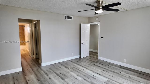 403 NW 68th Ave 517, Plantation, FL 33317