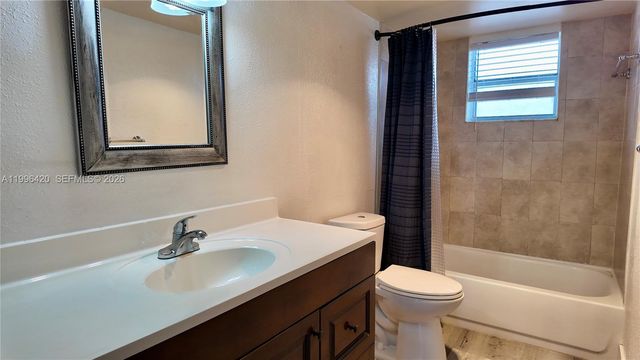 403 NW 68th Ave 517, Plantation, FL 33317