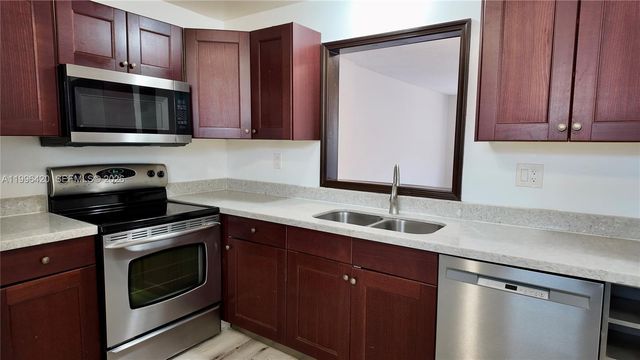 403 NW 68th Ave 517, Plantation, FL 33317