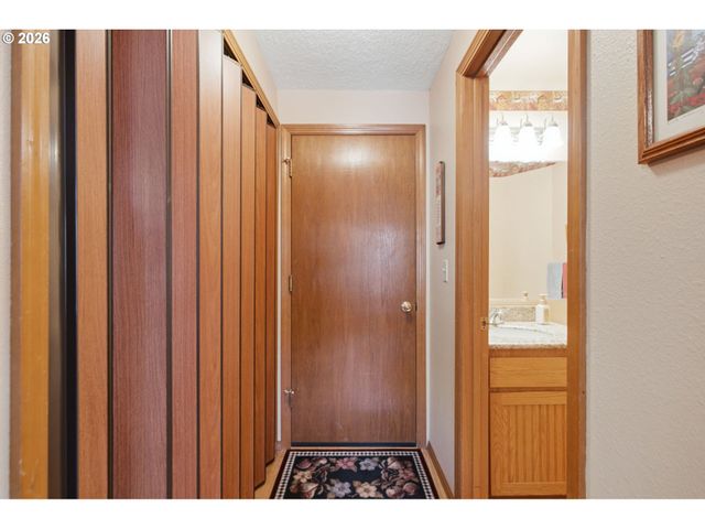 16216 Sw 104TH Ave, Portland, OR 97224