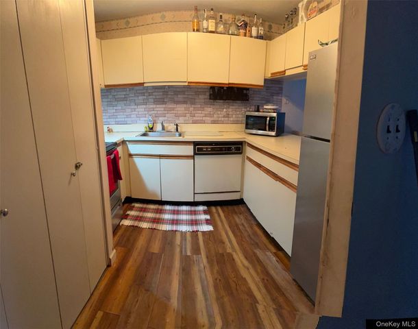 590 Haig Street 101, Baldwin, NY 11510