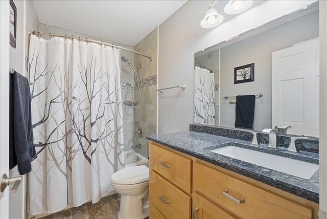 1550 Dutch Heritage Lane, Baldwin, WI 54002