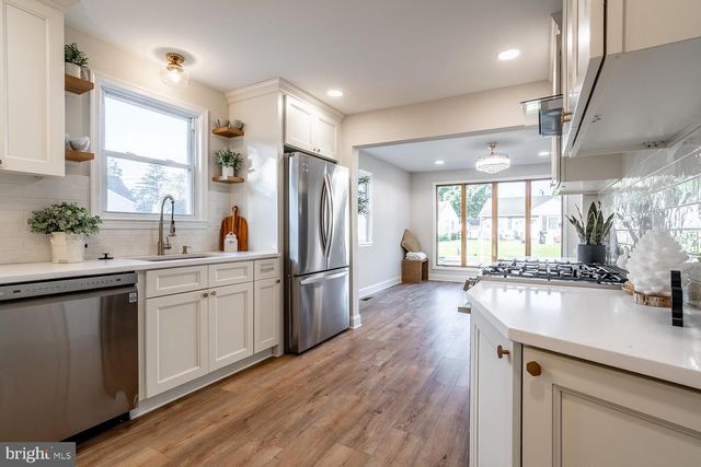 29 OVERBROOK AVE, Maple Shade, NJ 08052