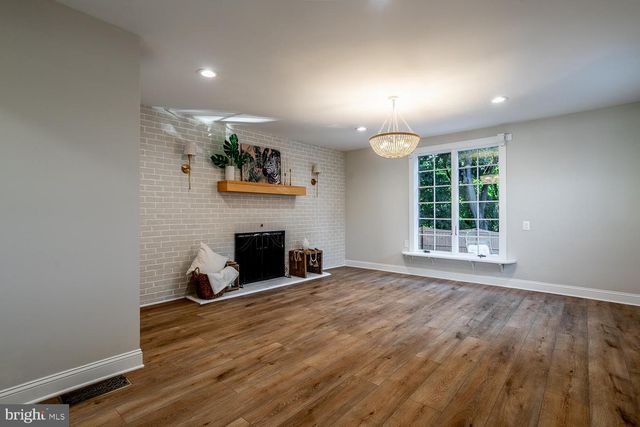29 OVERBROOK AVE, Maple Shade, NJ 08052