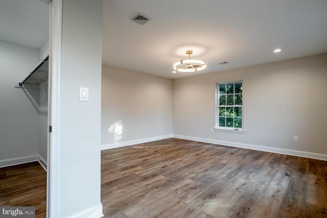 29 OVERBROOK AVE, Maple Shade, NJ 08052