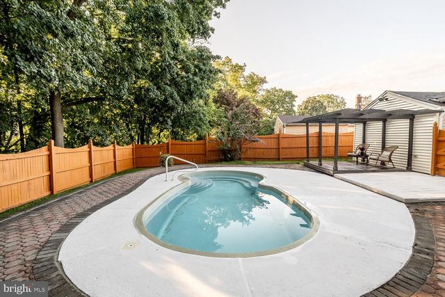 29 OVERBROOK AVE, Maple Shade, NJ 08052