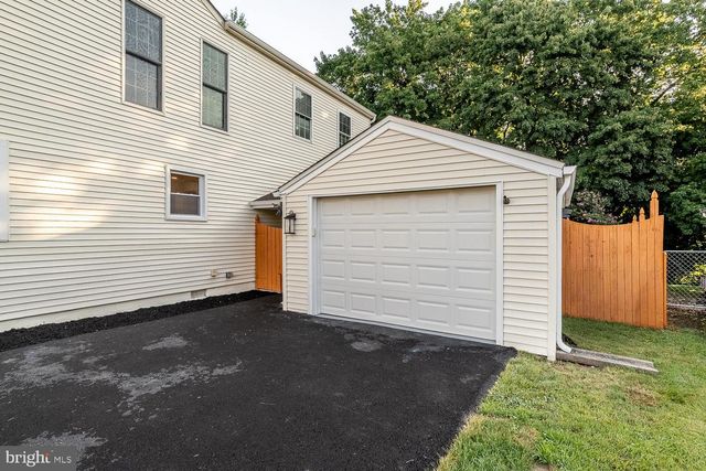 29 OVERBROOK AVE, Maple Shade, NJ 08052