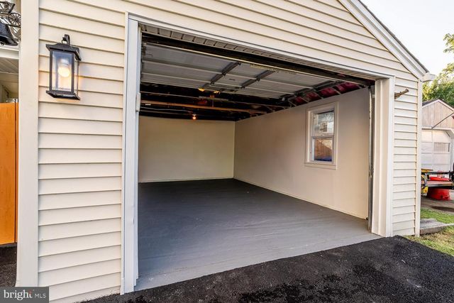 29 OVERBROOK AVE, Maple Shade, NJ 08052