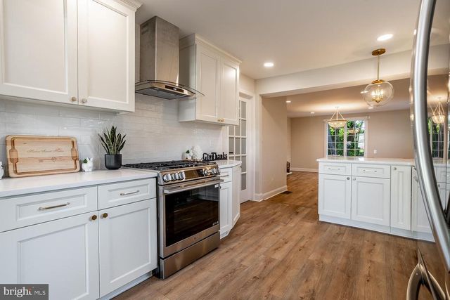 29 OVERBROOK AVE, Maple Shade, NJ 08052