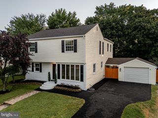 29 OVERBROOK AVE, Maple Shade, NJ 08052