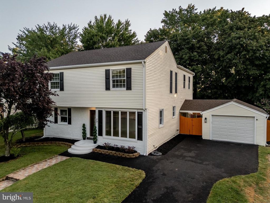 29 OVERBROOK AVE, Maple Shade, NJ 08052
