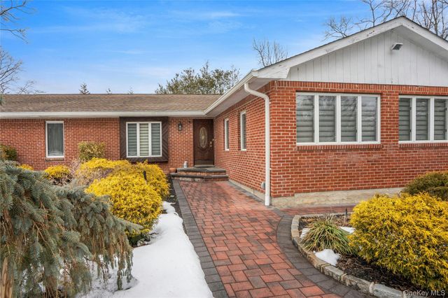 69 Churchill Lane, Smithtown, NY 11787