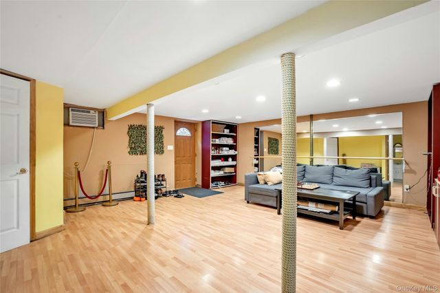 69 Churchill Lane, Smithtown, NY 11787