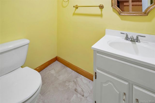 69 Churchill Lane, Smithtown, NY 11787