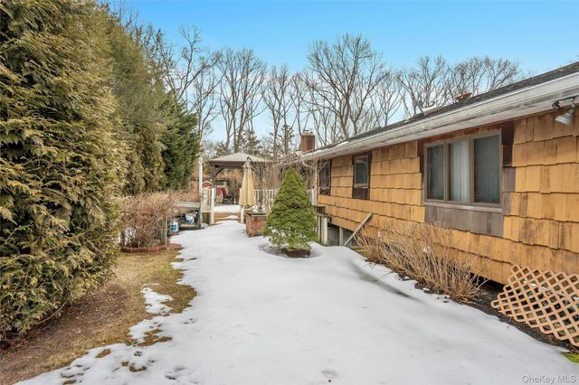 69 Churchill Lane, Smithtown, NY 11787