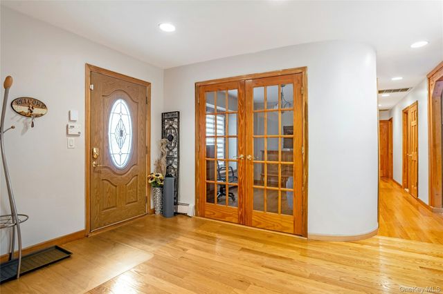 69 Churchill Lane, Smithtown, NY 11787