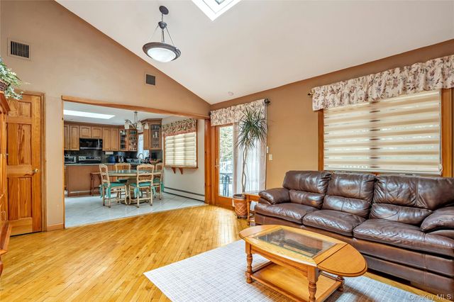 69 Churchill Lane, Smithtown, NY 11787