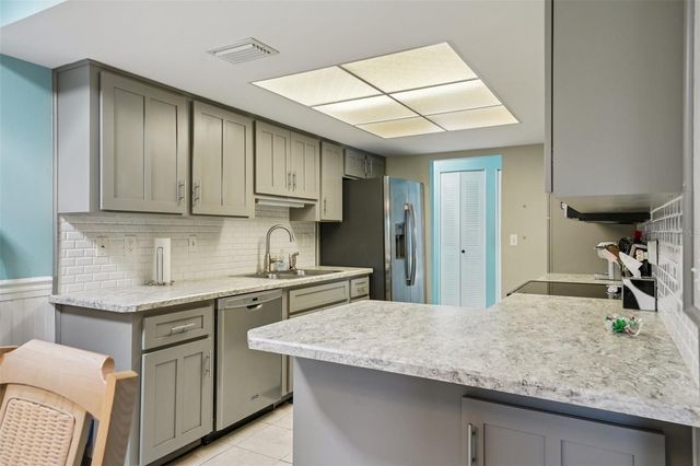 2003 HALIDOM WAY, Sun City Center, FL 33573