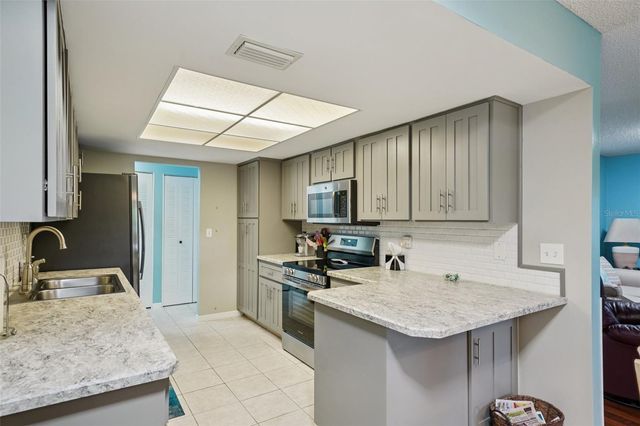 2003 HALIDOM WAY, Sun City Center, FL 33573