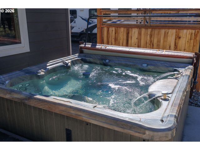 17450 MEADOW Way, Bend, OR 97707