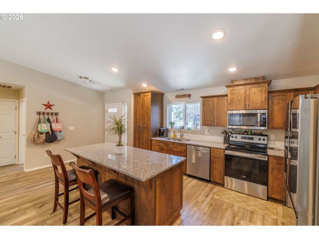 17450 MEADOW Way, Bend, OR 97707