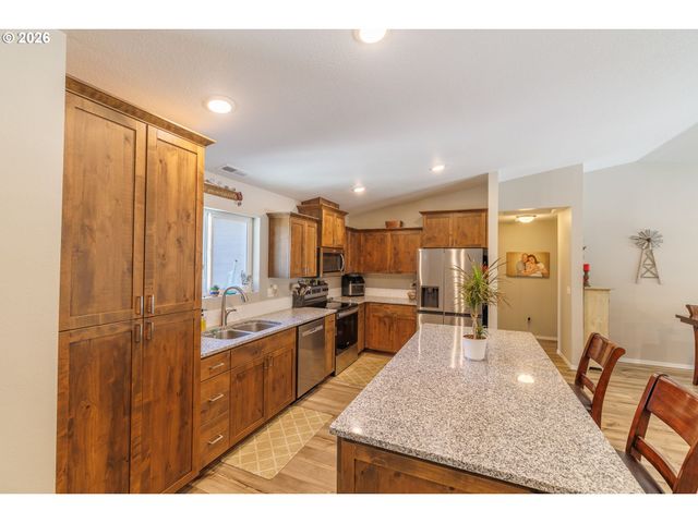 17450 MEADOW Way, Bend, OR 97707