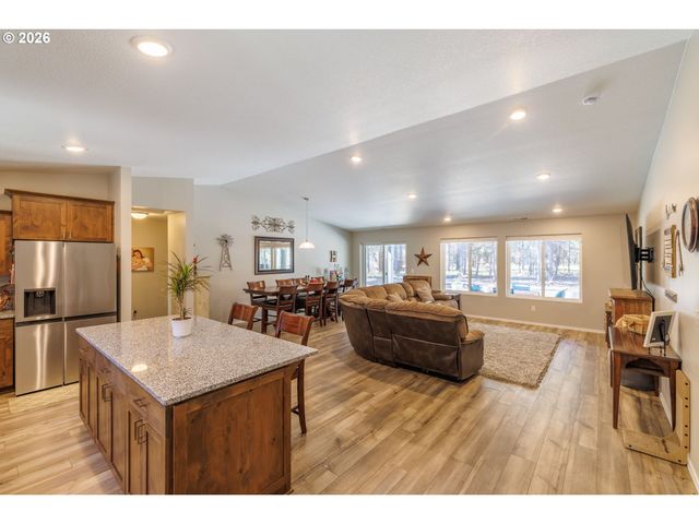 17450 MEADOW Way, Bend, OR 97707