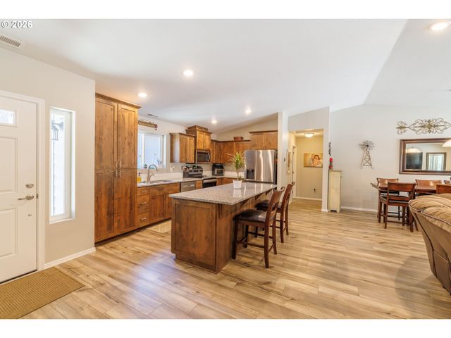 17450 MEADOW Way, Bend, OR 97707