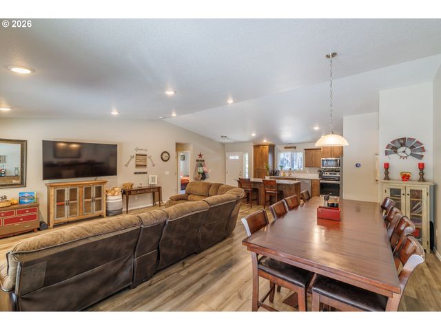 17450 MEADOW Way, Bend, OR 97707