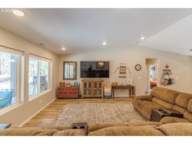 17450 MEADOW Way, Bend, OR 97707