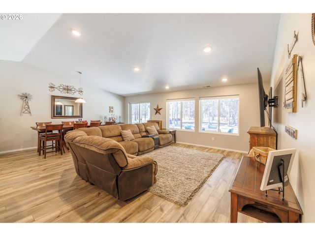 17450 MEADOW Way, Bend, OR 97707