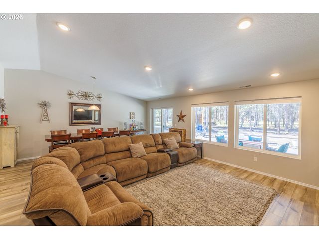17450 MEADOW Way, Bend, OR 97707