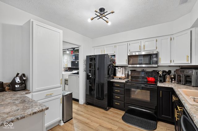9209 Sea Pine Lane, Indianapolis, IN 46250