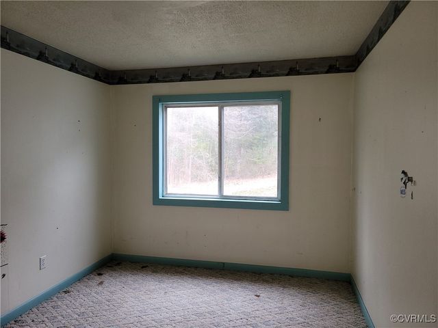 683 Oakes Landing Rd, Saluda, VA 23149