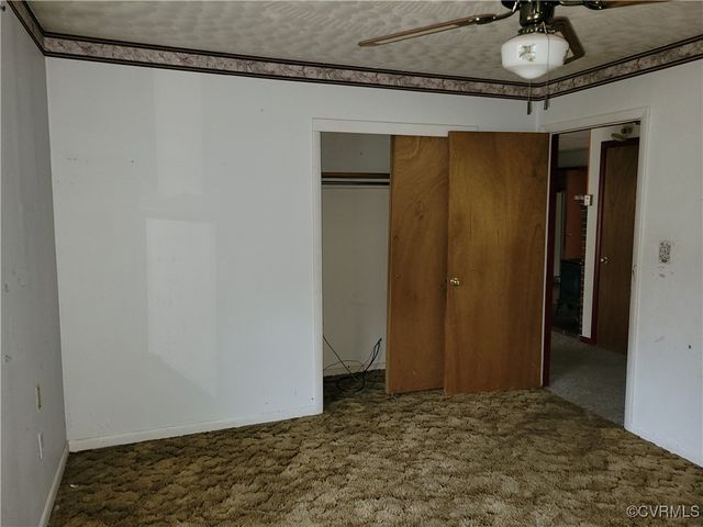 683 Oakes Landing Rd, Saluda, VA 23149