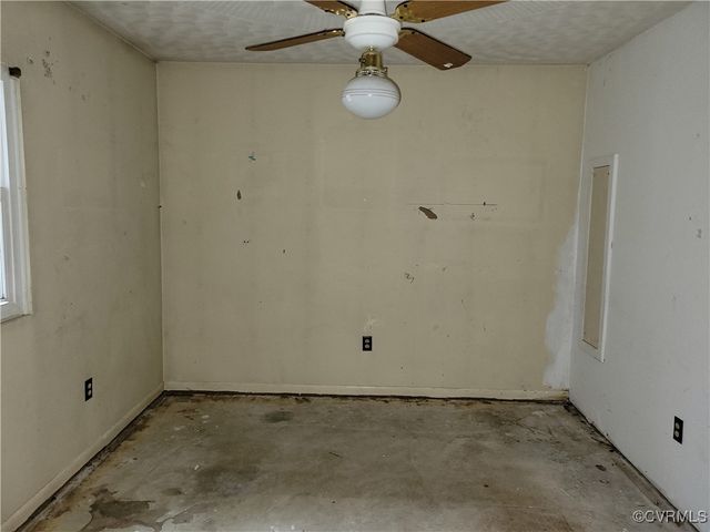 683 Oakes Landing Rd, Saluda, VA 23149