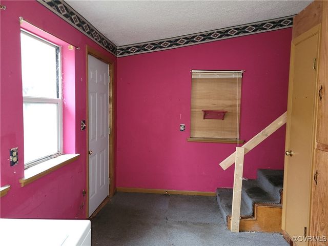 683 Oakes Landing Rd, Saluda, VA 23149