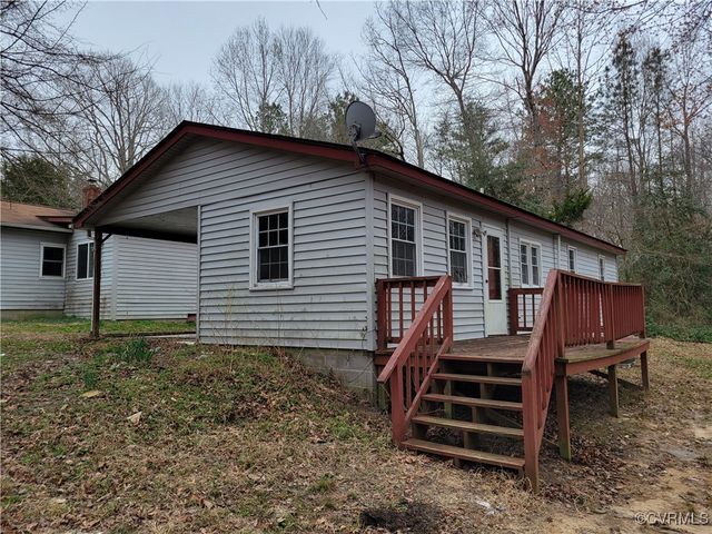683 Oakes Landing Rd, Saluda, VA 23149