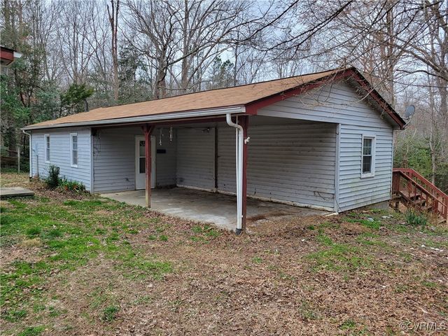 683 Oakes Landing Rd, Saluda, VA 23149
