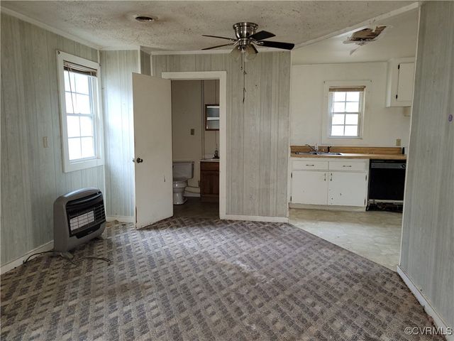 683 Oakes Landing Rd, Saluda, VA 23149