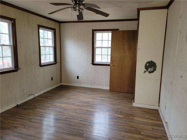 683 Oakes Landing Rd, Saluda, VA 23149