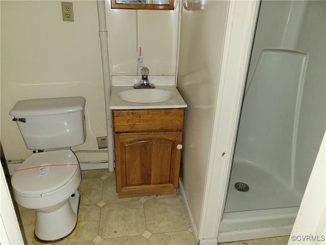 683 Oakes Landing Rd, Saluda, VA 23149