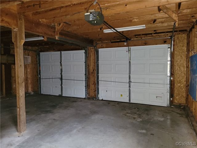 683 Oakes Landing Rd, Saluda, VA 23149