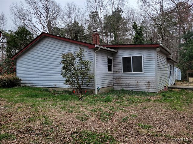 683 Oakes Landing Rd, Saluda, VA 23149