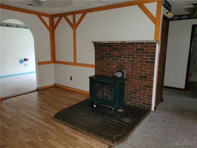 683 Oakes Landing Rd, Saluda, VA 23149