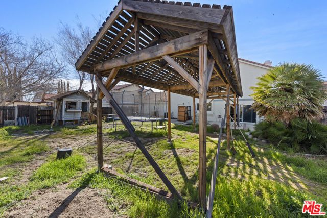 203 E Avenue R5, Palmdale, CA 93550